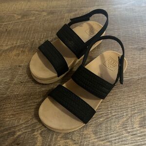 Reef Kids Black and Tan Sandals